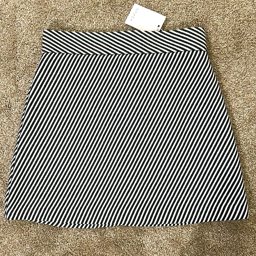 NWT! FRNCH mini skirt Sz small
